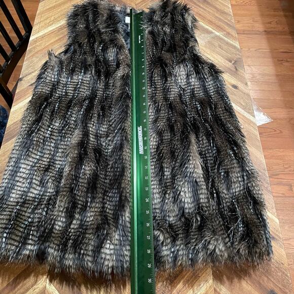 Chicos Vest Faux Fur Open Front Sz 1 US M Pockets Animal Print Artsy Soft - Picture 8 of 9